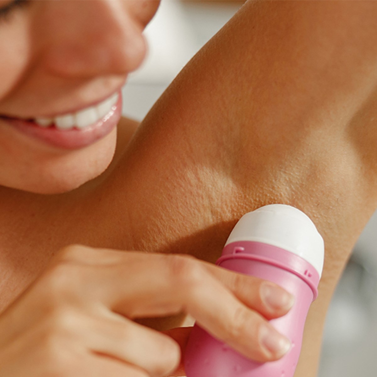 Schwitzen und Deo! Das mssen Sie laut Dermatologin wissen