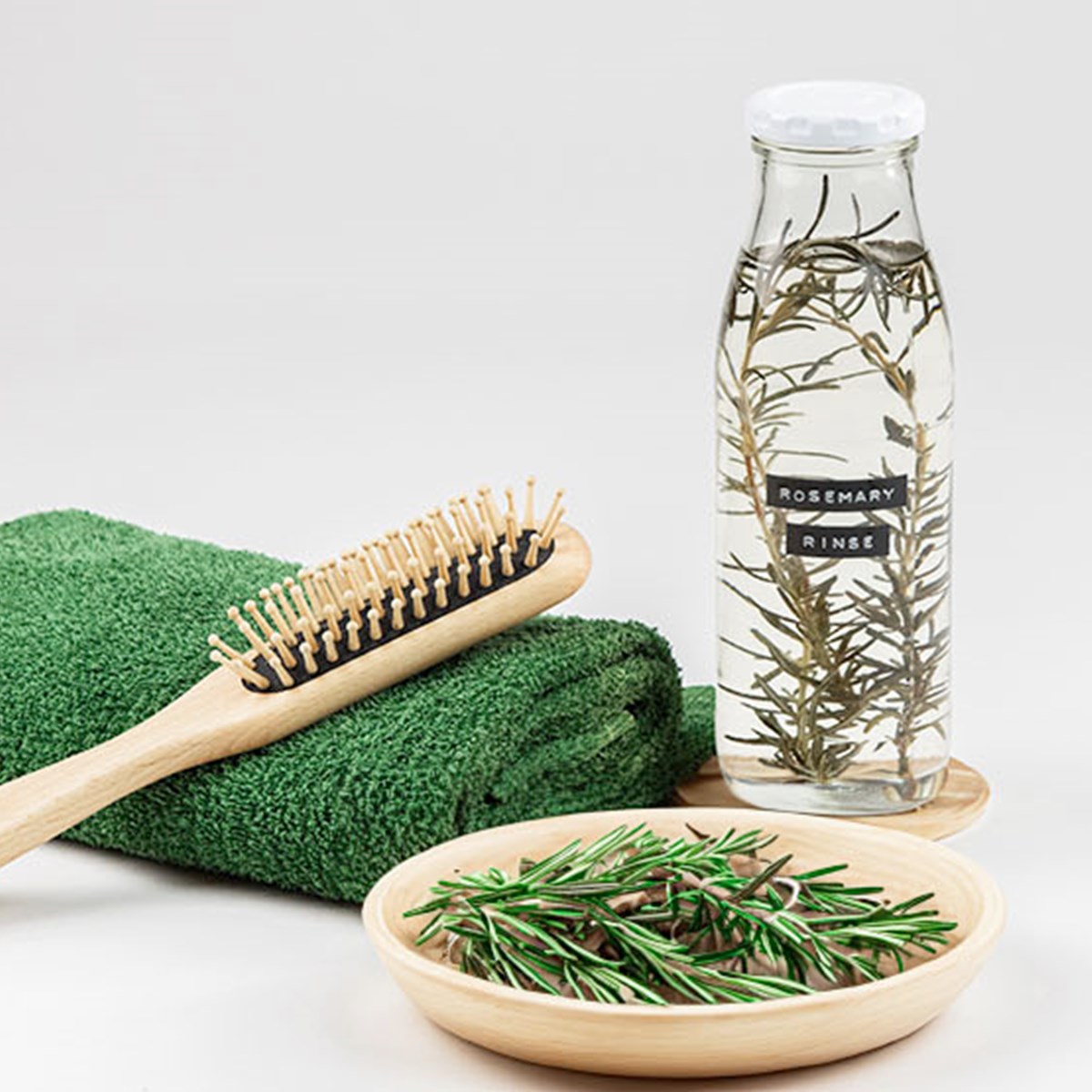Rosmarinwasser für die Haare Das bringt die Anwendung