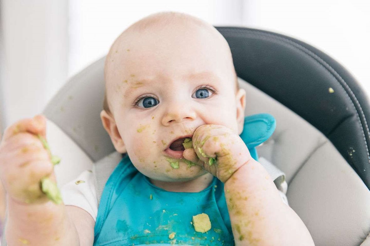 Baby led weaning: 7 Fakten, die Eltern kennen sollten
