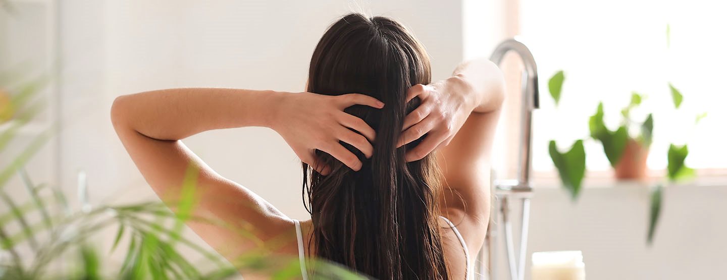 Kokosöl: So macht es Haare und Haut schöner