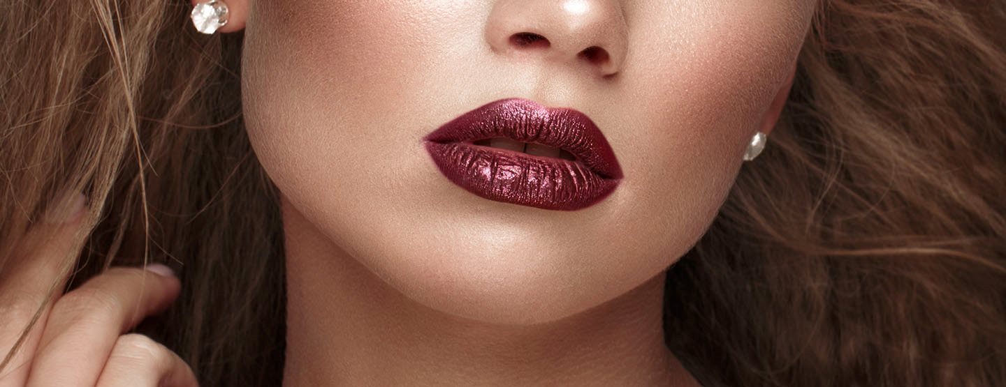 So festlich! Mit diesen Tipps gelingt Schimmer-Make-up für Augen, Lippen und Nägel