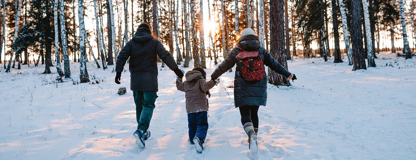 Spaß für Kinder: Tipps gegen Langeweile im Winter für drinnen & draußen