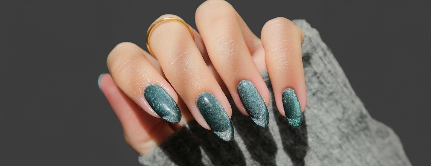 Velvet-Nails: So machen Sie die samtige Trendmaniküre!