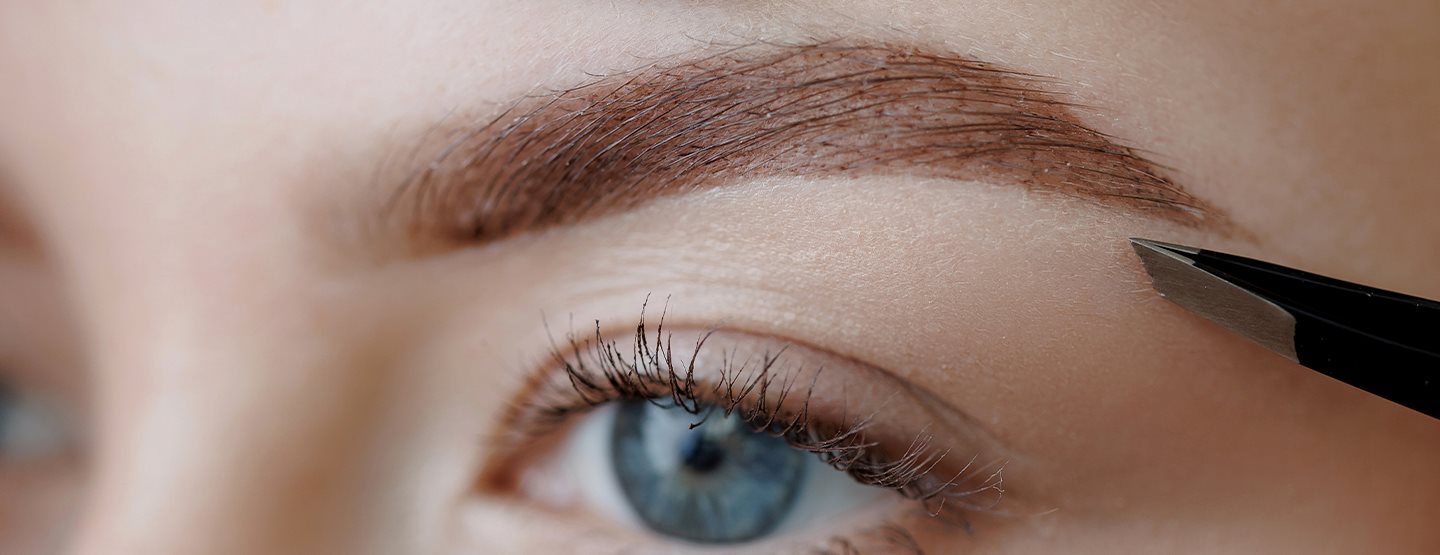 Augenbrauenform: 4 Tipps zum Fassionieren, Bürsten & Färben