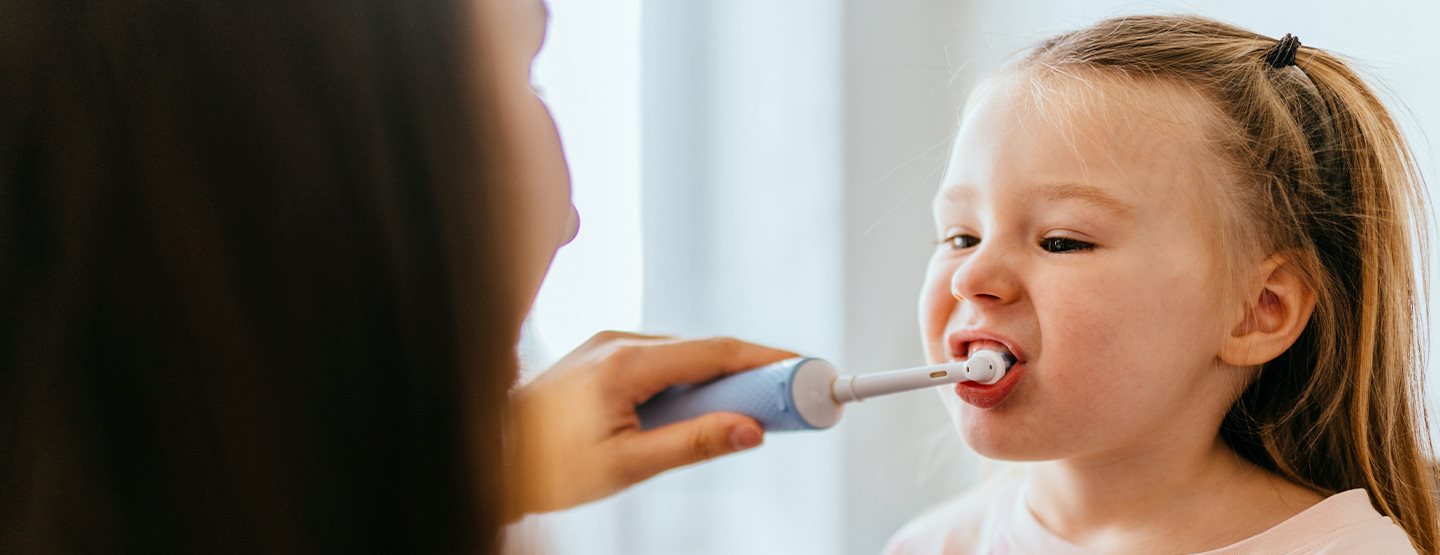 Elektrische Zahnbürste: Besser für Kinder?