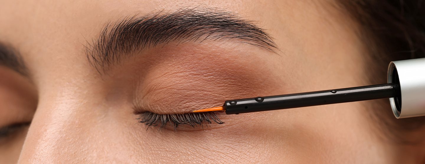 So geht's: In 4 Schritten zu vollen Wimpern