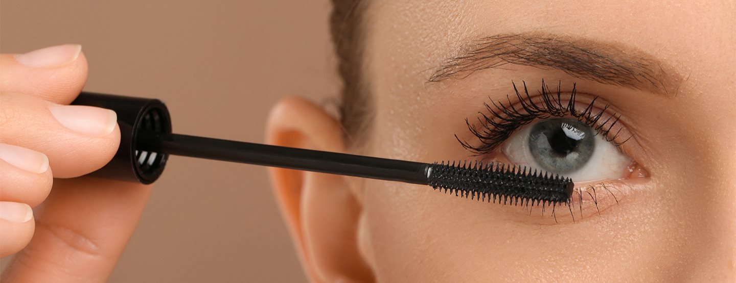 Die 4 besten Care-Mascaras schenken Pflege und Volumen