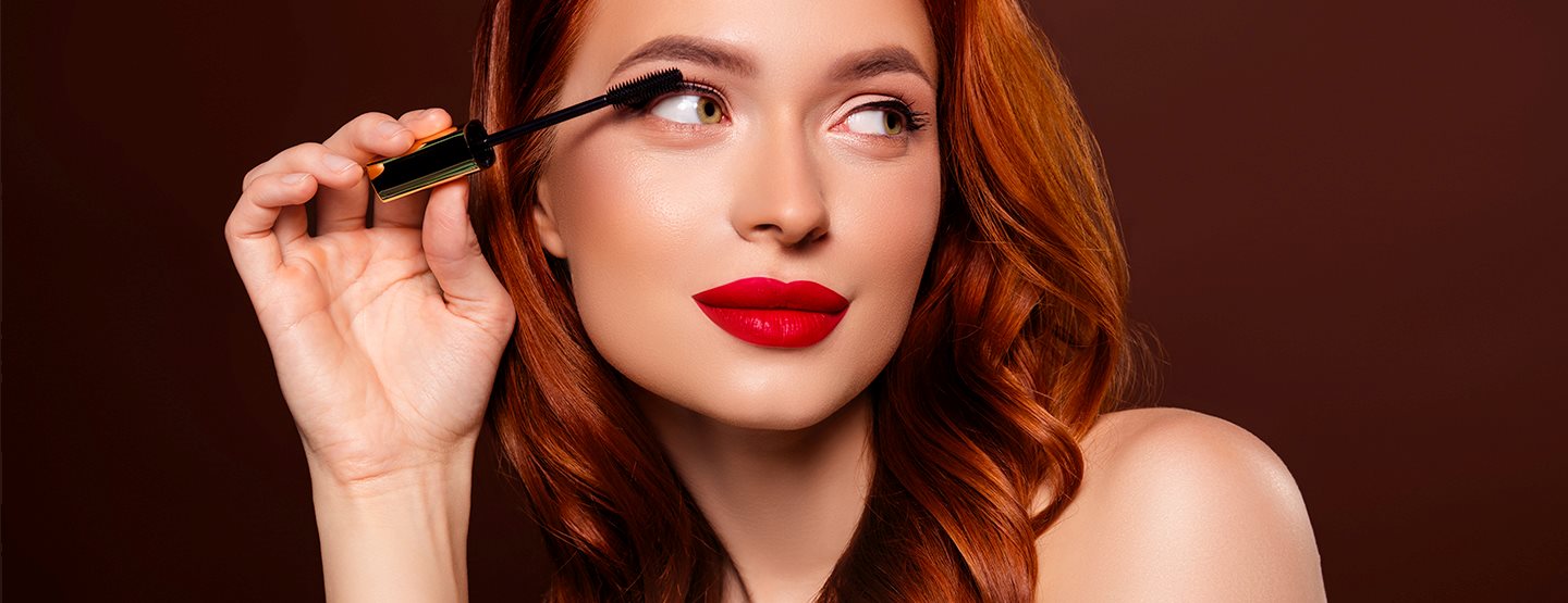 Rottöne beim Make-up: 5 Tipps, wie wir Blicke auf uns ziehen