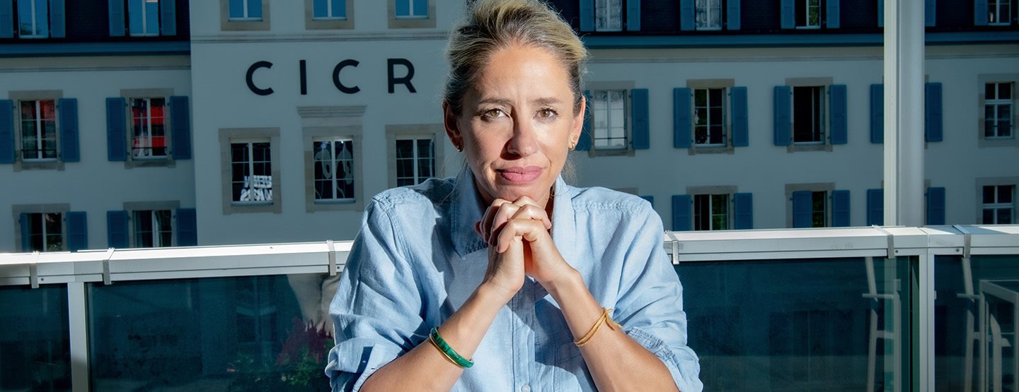 Florence Anselmo spricht über die Arbeit der Vermisstenstelle des Roten Kreuzes