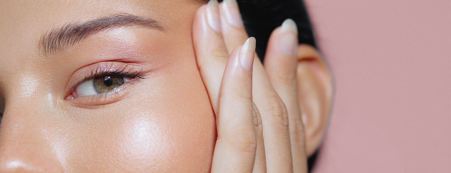 Frosted Glam: So gelingt der elegante Winterlook mit kühlen Pastellfarben