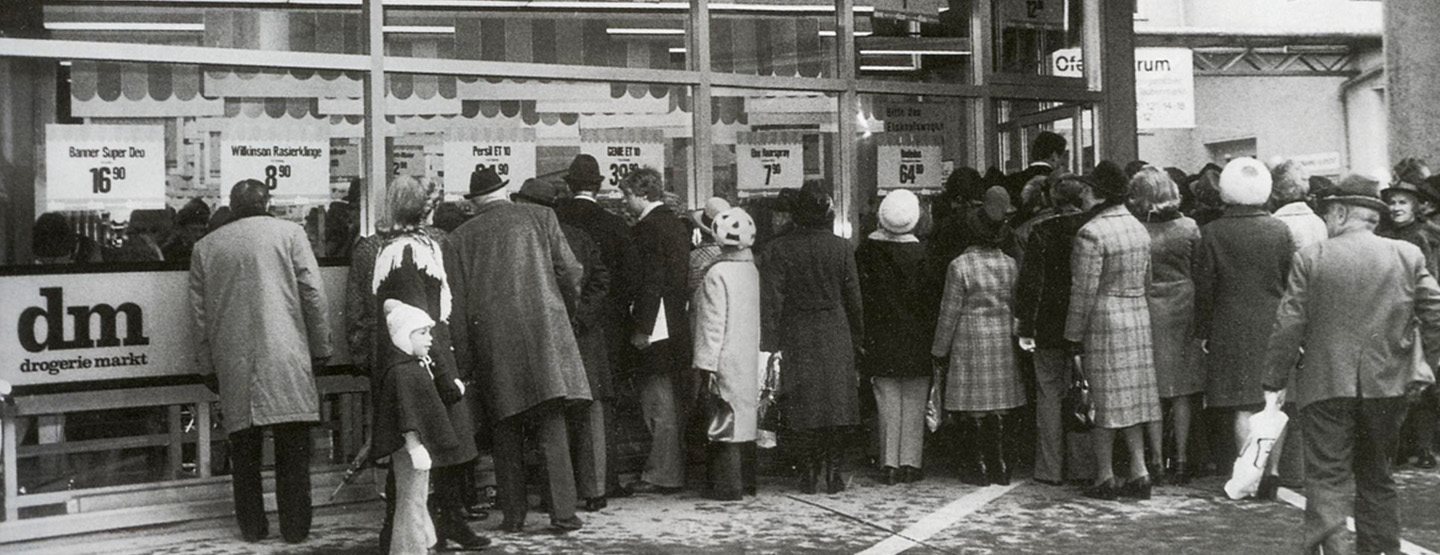 Happy Birthday dm drogerie markt: Wir haben 10 Staun-Facts zum 50. Geburtstag