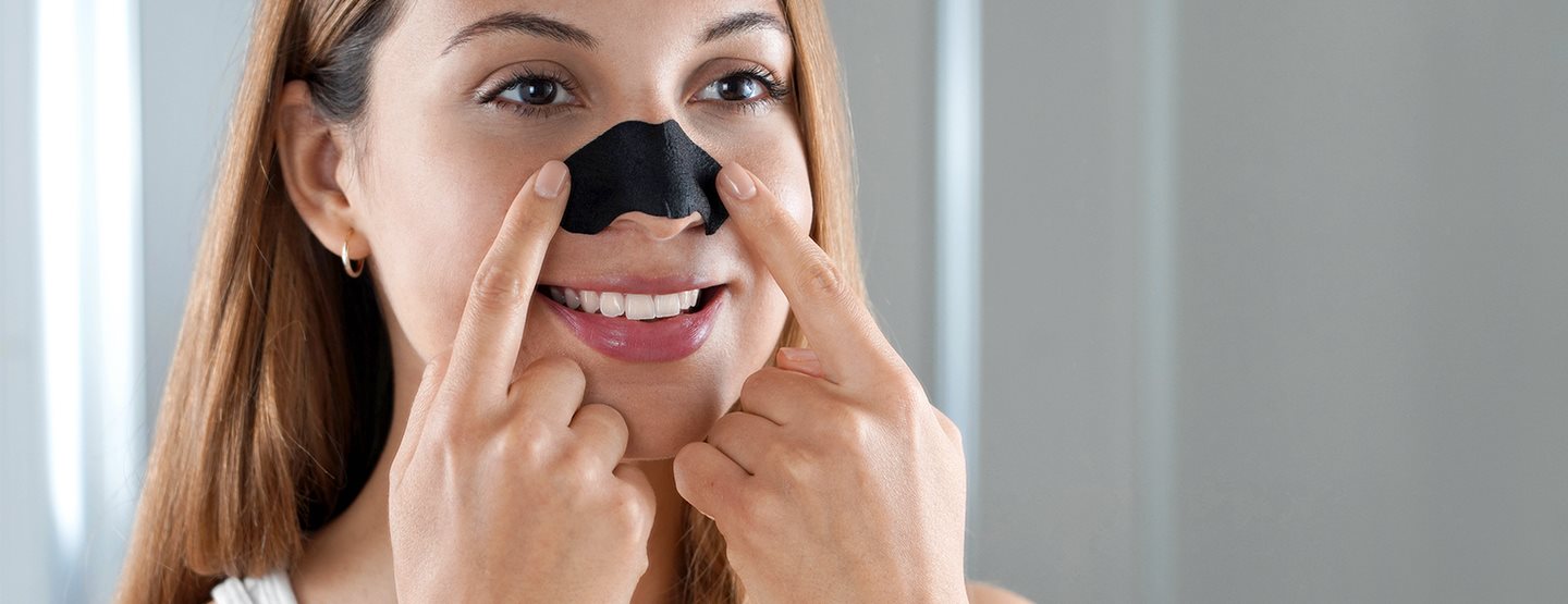 Mitesser entfernen: So geht es laut Dermatologin richtig 