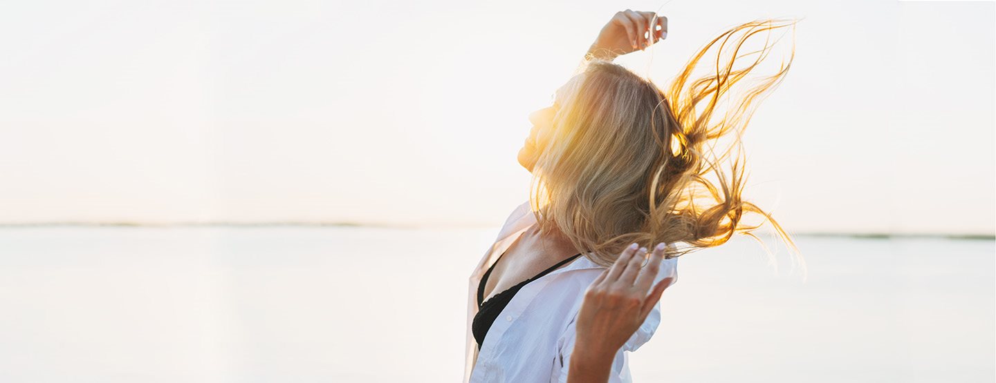 Haare natürlich aufhellen: Ist es wirklich besser?