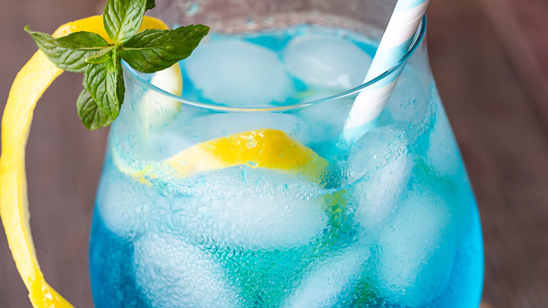 Blue Lagoon: So gelingt ein alkoholfreier Mocktail | ACTIVE BEAUTY