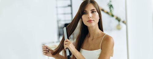 Glätteisen: 6 Tipps, wie das Haartool richtig eingesetzt wird