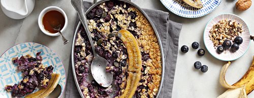 Baked Oats: der süße Frühstückstrend mit Heidelbeeren & Banane