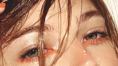 Schimmer am Lid: Eye Gloss richtig schminken
