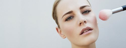 Lippenstift als Rouge, Mascara als Eyeliner: Wir können mehr!