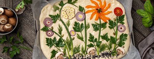 Blumenfocaccia – so kommt der Garten aufs Brot