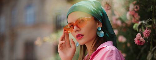 Bandana-Trend: So binden Sie einfache Frisuren mit den bunten Sommertüchern