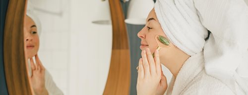 Lymphdrainage für das Gesicht: In 3 Schritten zu mehr Glow & straffer Haut