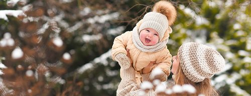 Babypflege im Winter: Das braucht die zarte Haut 