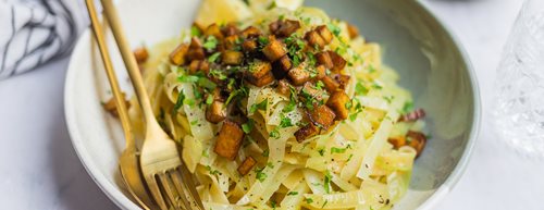 Vegane Pasta: Diese Kraut-Zwiebel-Nudeln sind das perfekte Winter-Wohlfühlgericht