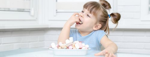Wieviel Zucker am Tag für Kinder? Das rät die Expertin