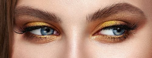 Gold Make up und warme Highlights: So funktioniert’s