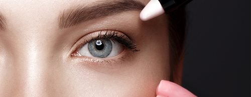 In 5 Schritten kleine Augen größer schminken