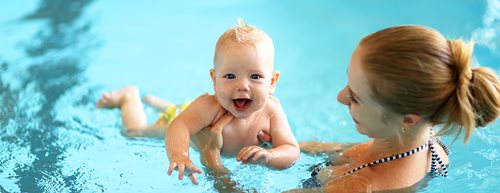 Babyschwimmen: Das müssen Sie wissen