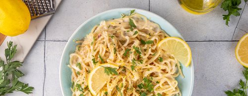 Sommer-Klassiker in vegan: Pasta al Limone mit Hafercreme.
