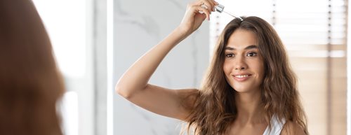 Trockene Haare im Sommer: Diese Tipps schützen die Mähne
