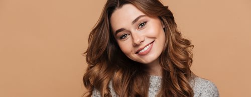 Schokobraune Haare: Trendfarbe Winter 2025 entdecken