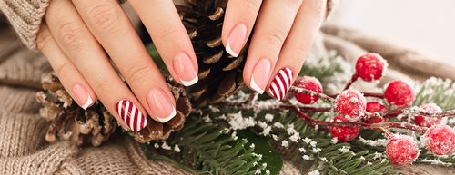 Weihnachtsnägel und Silvesternägel 2025: die schönsten Trendlooks