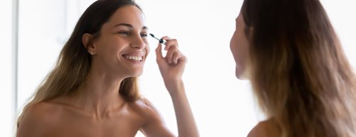 Wimperntusche auftragen für Anfänger: So gelingt ein schöner Mascara-Look