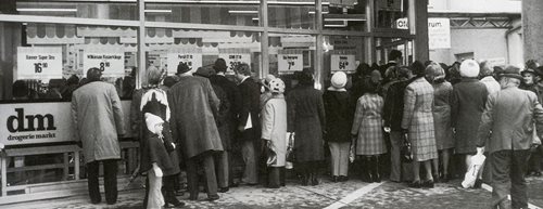 Happy Birthday dm drogerie markt: 10 Facts zum 50. Geburtstag