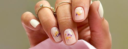 Frühlingsnägel: die angesagtesten Farben und Looks für 2026