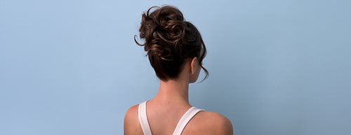 Messy Bun Hairstyle: Diese Frisur passt zu jedem Anlass