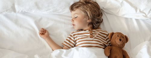 Wie viel Schlaf braucht ein Kind? Alles rund ums Schlafen bei Babys und Kindern
