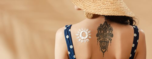 Tattoos im Sommer schützen: Diese Tipps helfen