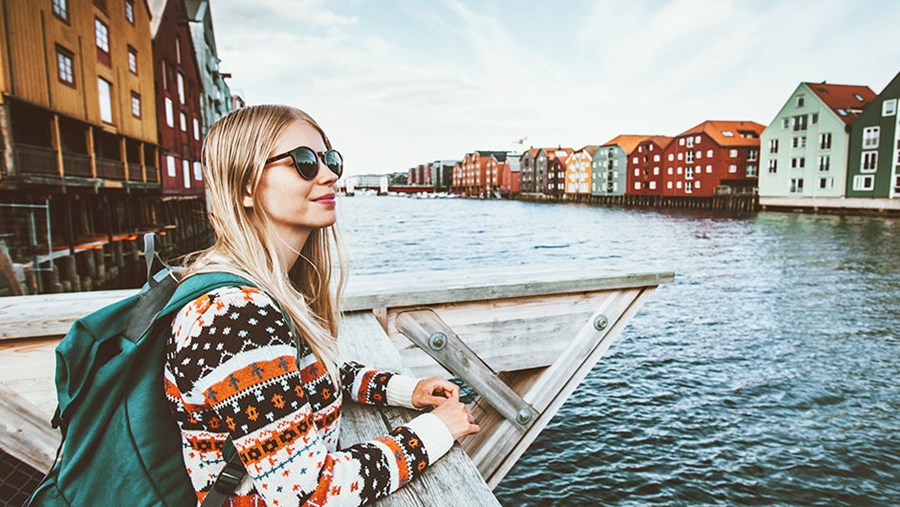 ACTIVE BEAUTY: dm Magazin für Beauty und Wohlbefinden plus Expertise vom dm friseur- & kosmetikstudio