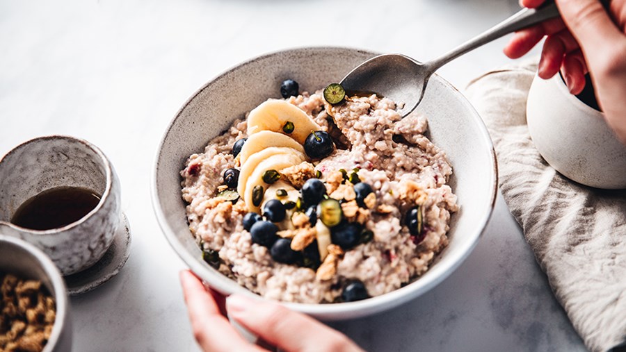 Flohsamenschalen richtig essen: Porridge als Superfood