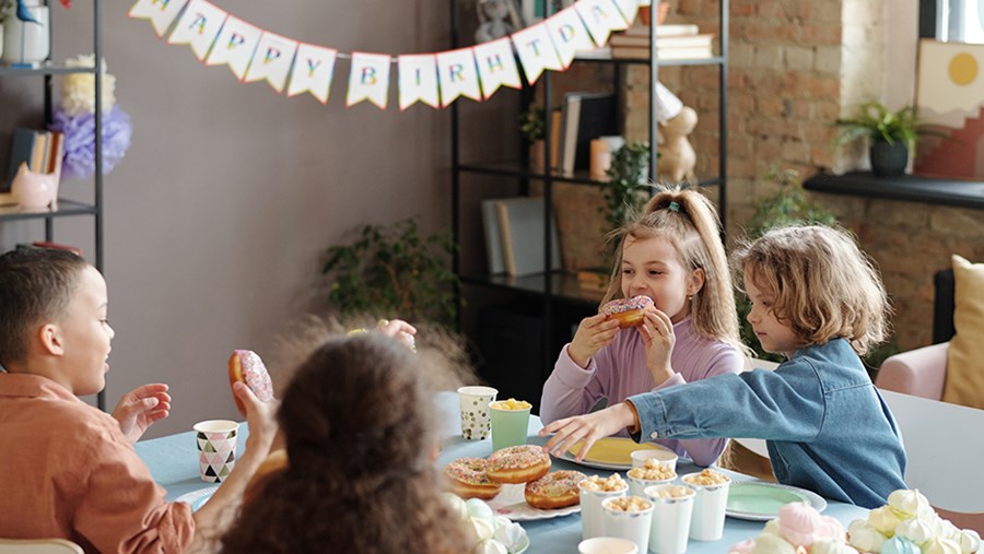 wie kindergeburtstag feiern