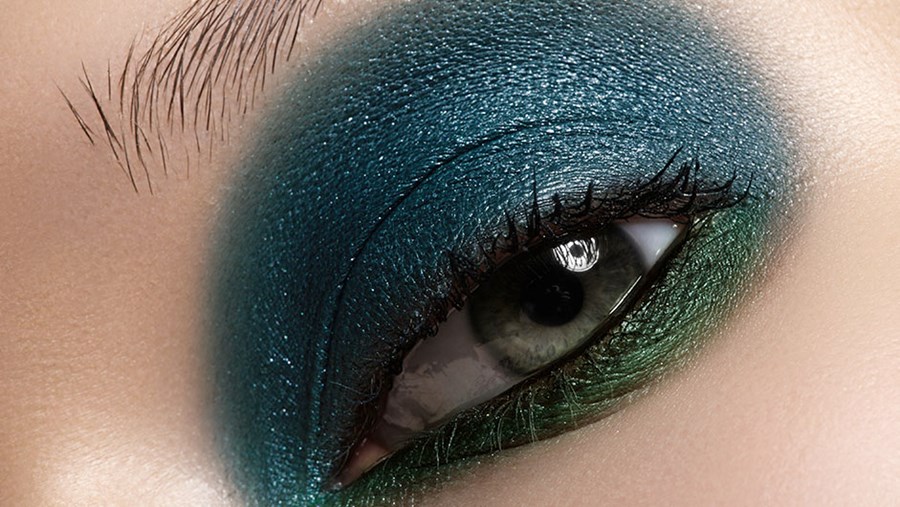 Azurblau und Meeresgrün – Mit dieser Farbkombi gelingt das Arielle-Make-up