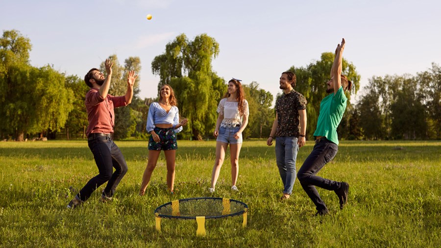 Roundnet oder Spikeball? Gemeinsam spielen macht Spaß!