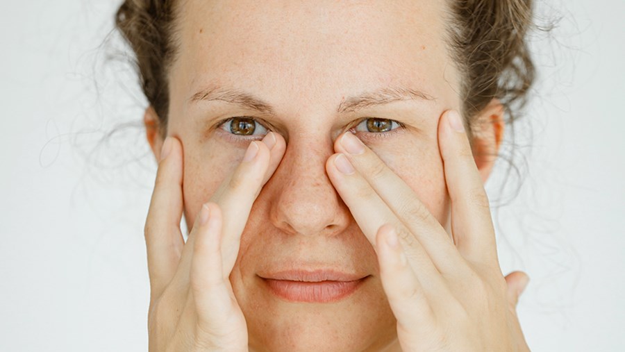 Face Yoga Übung: Anti-Aging für die Augen