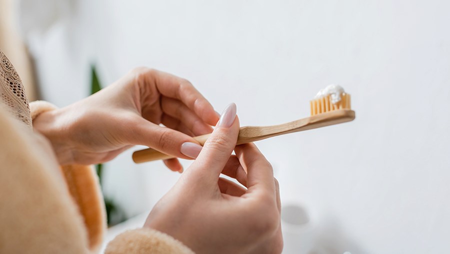 Die passende Zahnbürste und -pasta für die Zahnhygiene.