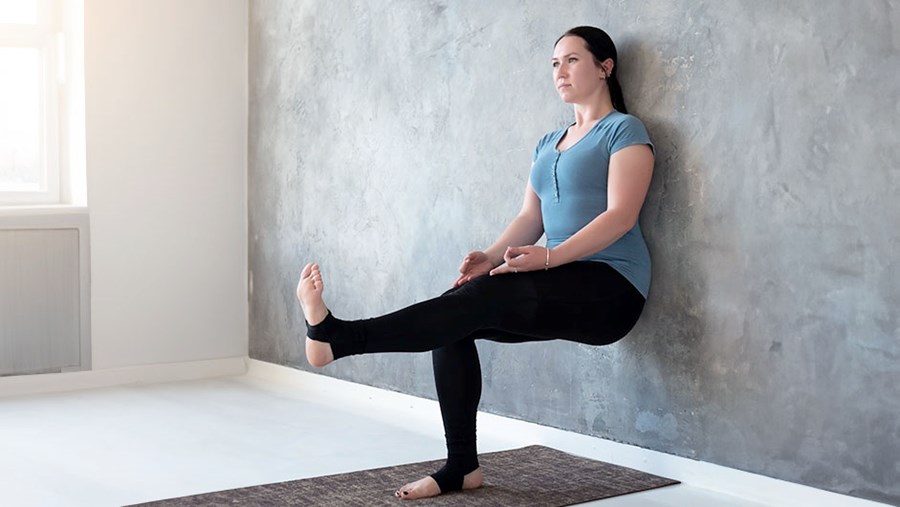 Wand-Pilates: Wall Squats