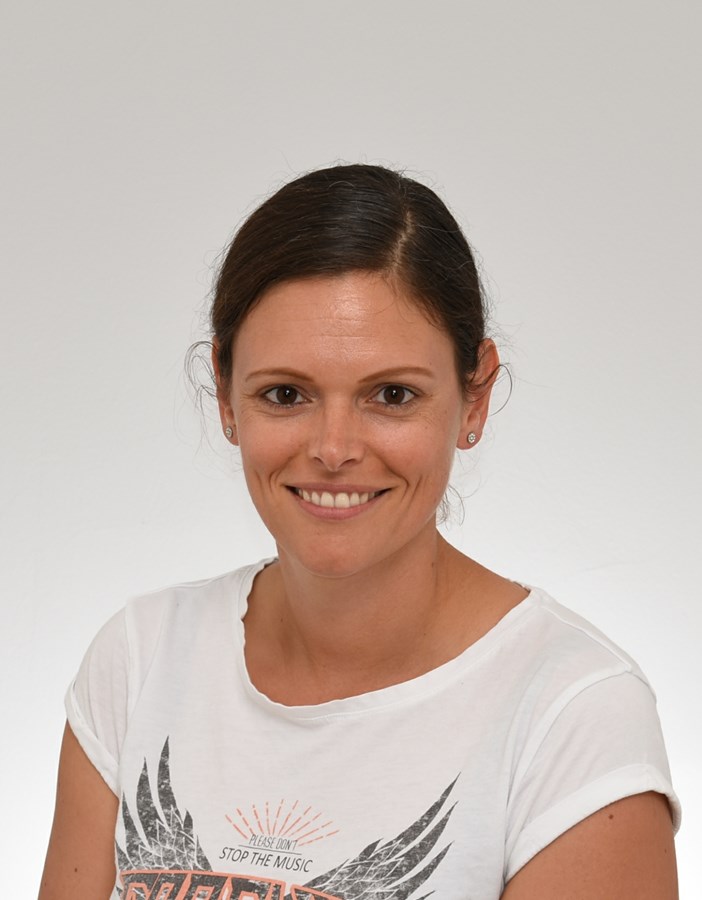 ACTIVE BEAUTY: dm Magazin für Beauty und Wohlbefinden plus Expertise vom dm friseur- & kosmetikstudio